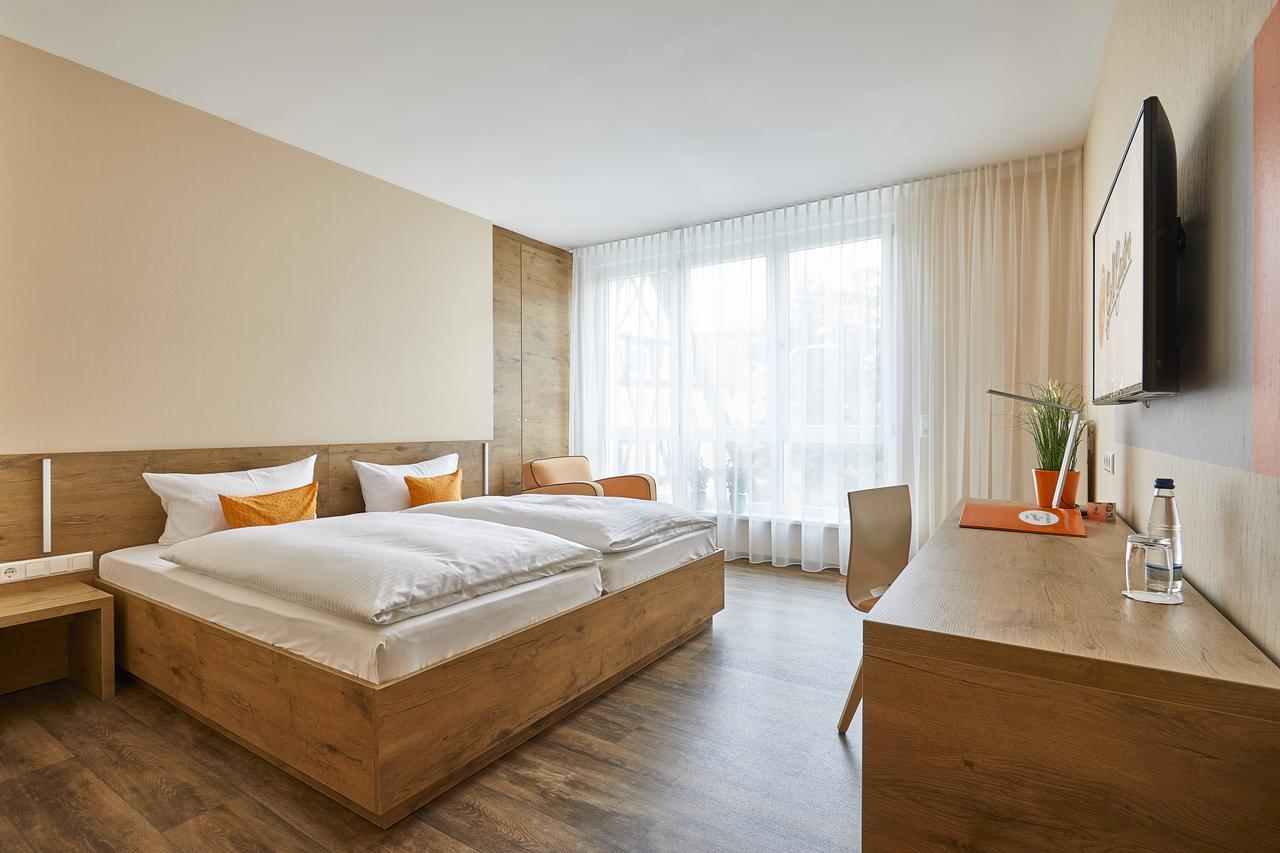 Hotel Goll Pforzheim-Niefern Exteriör bild